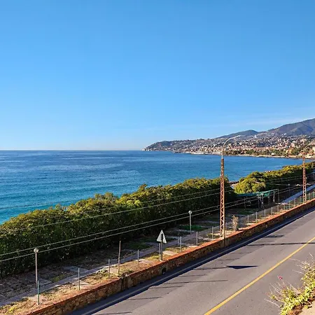 Апартаменти La Brise By Wonderful Italy Санремо